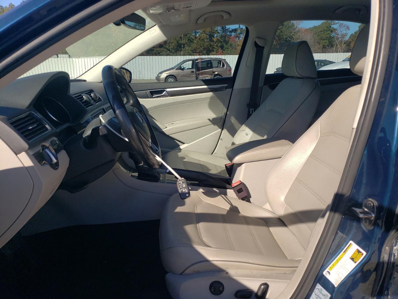 2018 Volkswagen Passat - Image 7