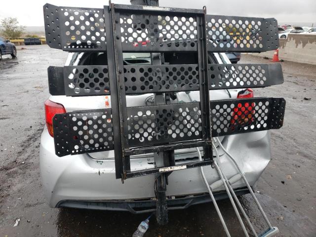  TOYOTA YARIS 2015 Серебристый