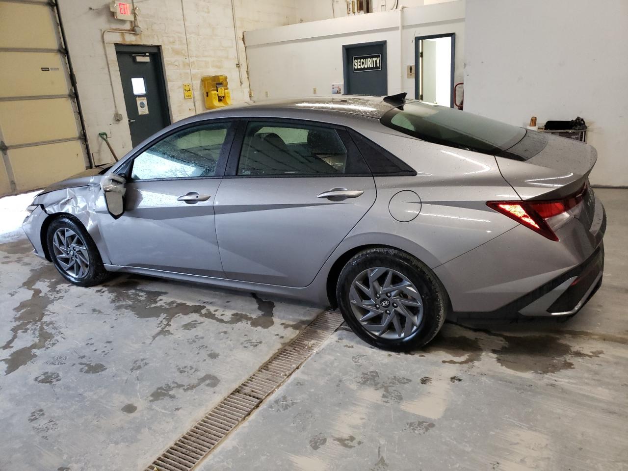 2024 Hyundai Elantra - Image 2