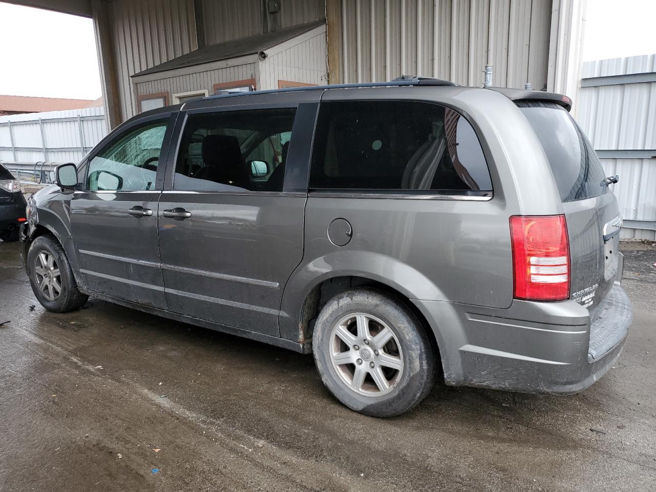 2010 Chrysler Town & Country - Image 2