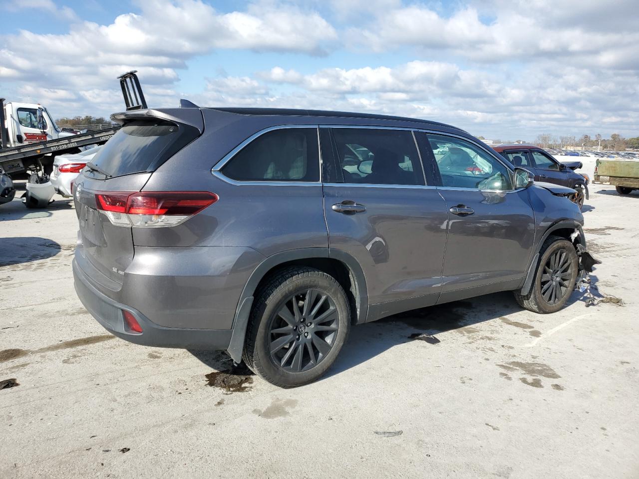 2019 Toyota Highlander - Image 3
