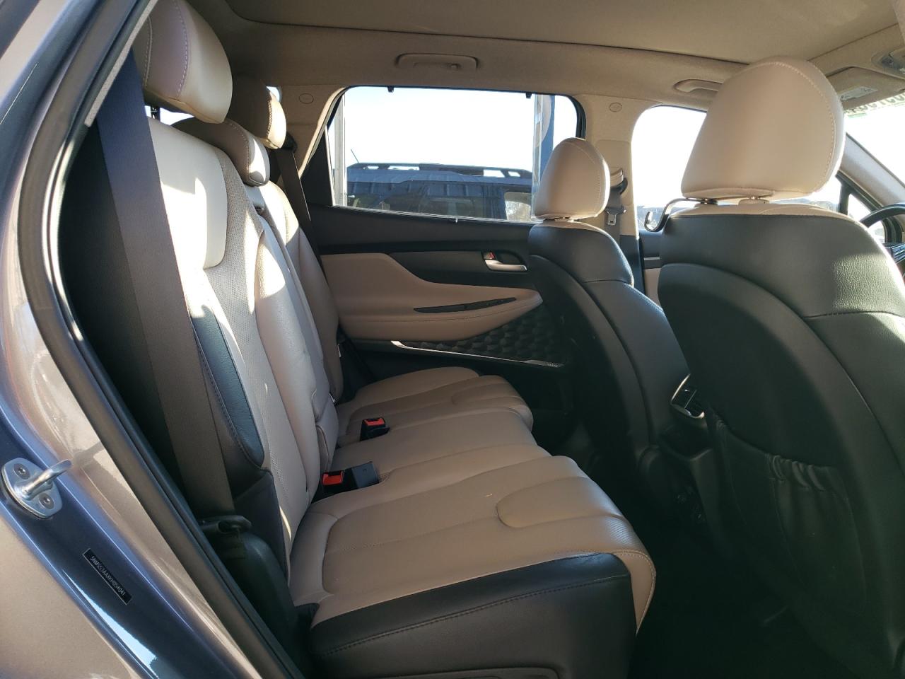 2019 Hyundai Santa Fe - Image 11