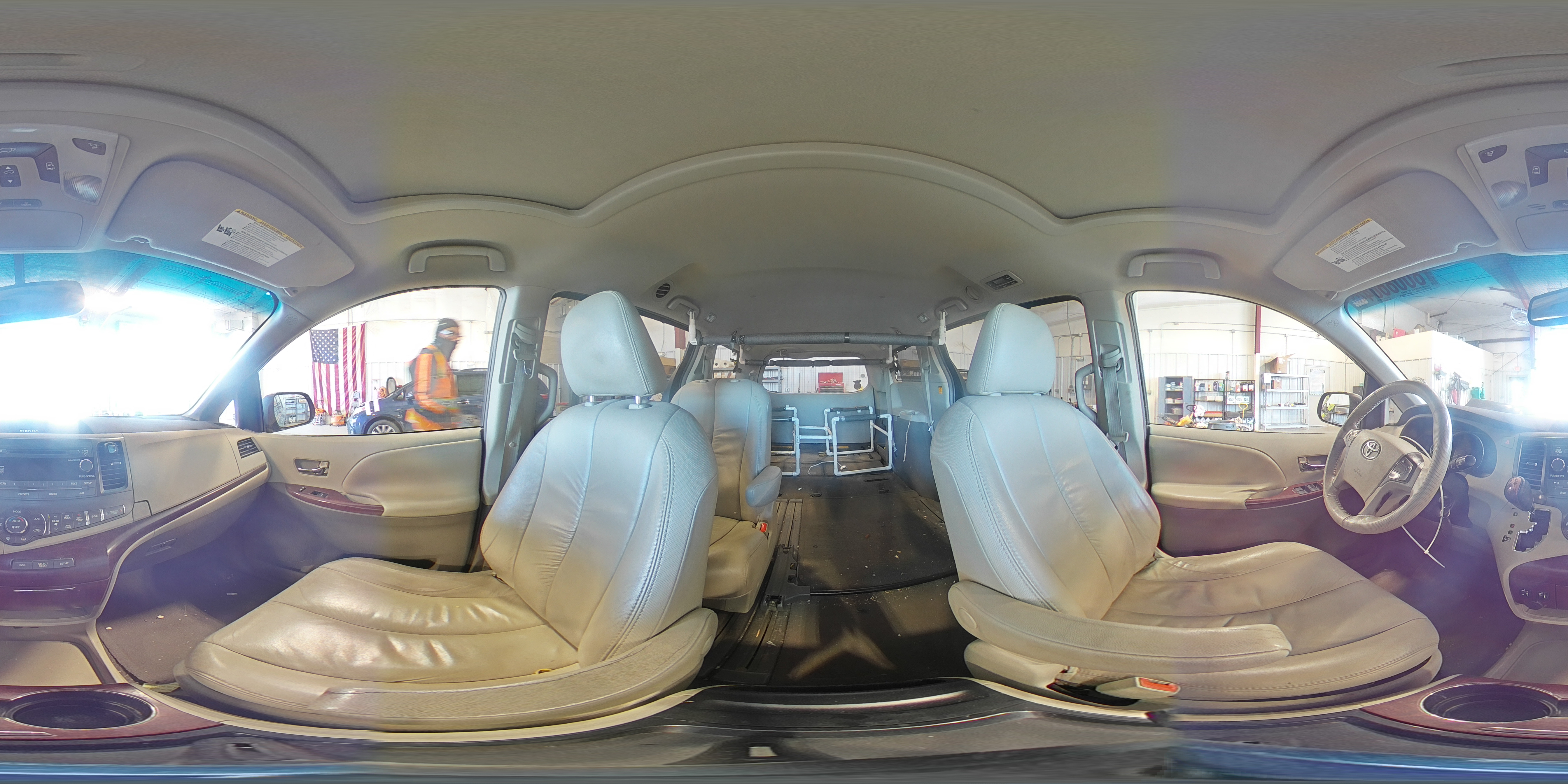 2011 Toyota Sienna - Image 14