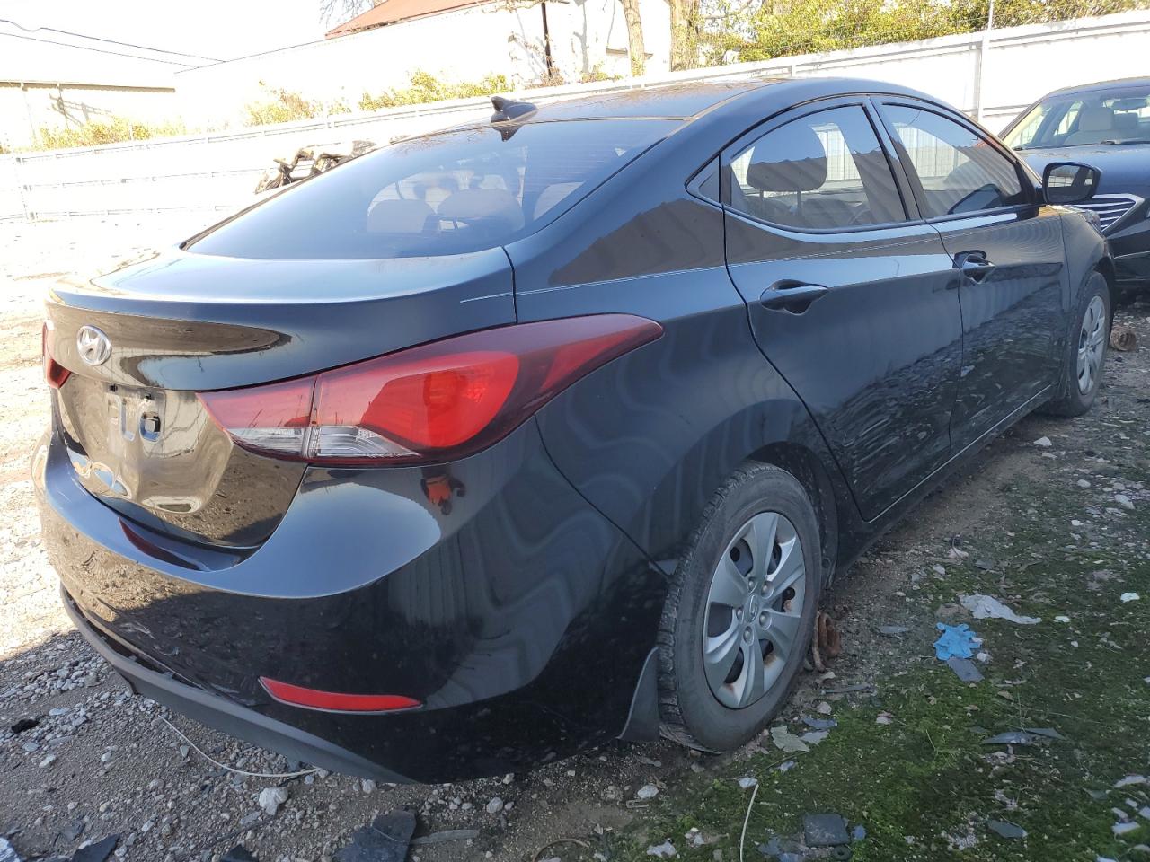 2016 Hyundai Elantra - Image 3
