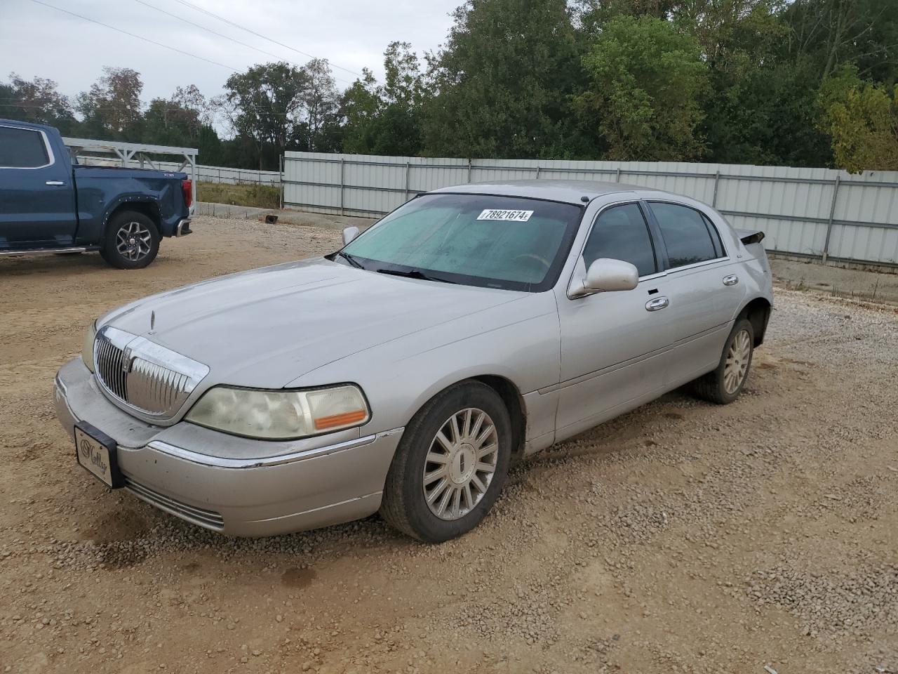 2004 Lincoln Town Car Ultimate for Sale in Theodore, AL - Rear End