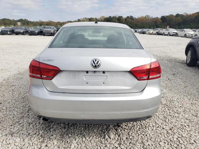 Sedans VOLKSWAGEN PASSAT 2013 Srebrny