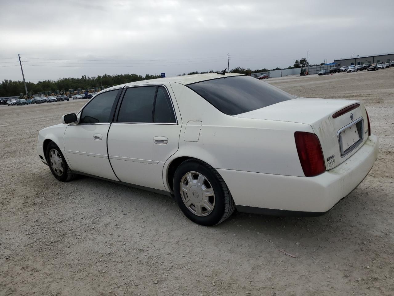 2005 Cadillac De Ville - Image 2