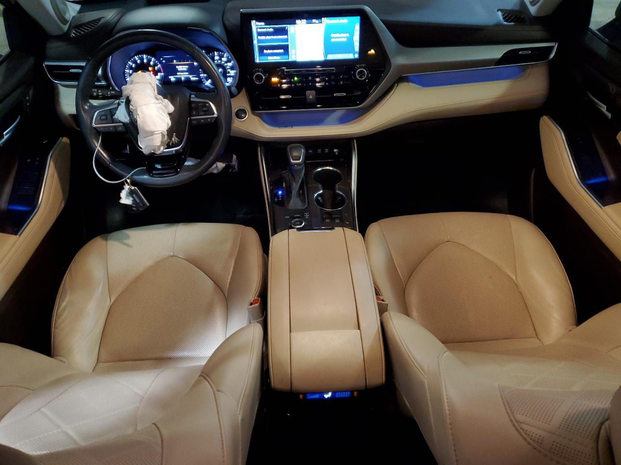 2020 Toyota Highlander - Image 8
