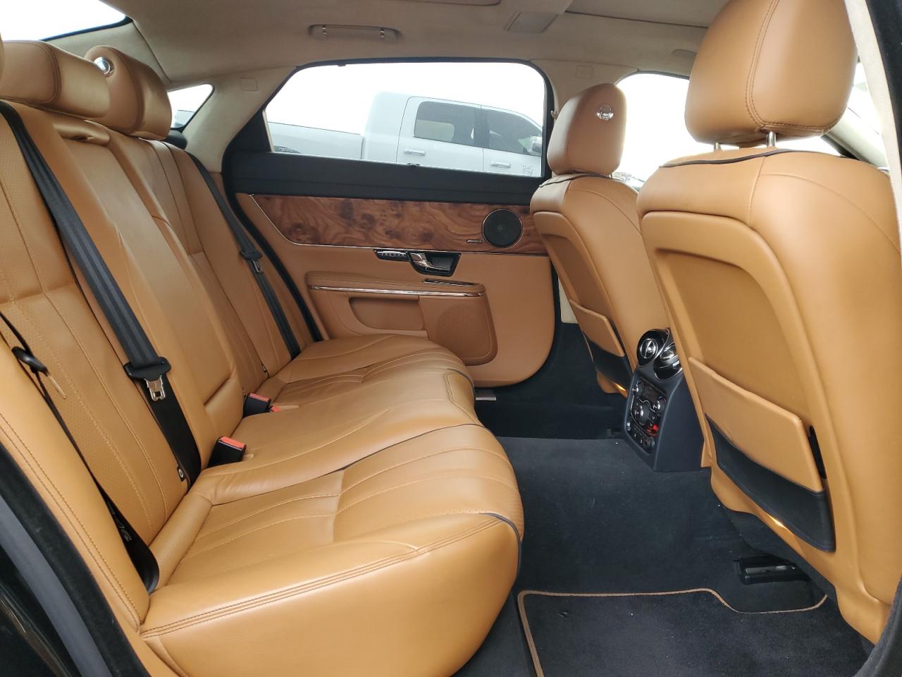 2013 Jaguar XJ - Image 10