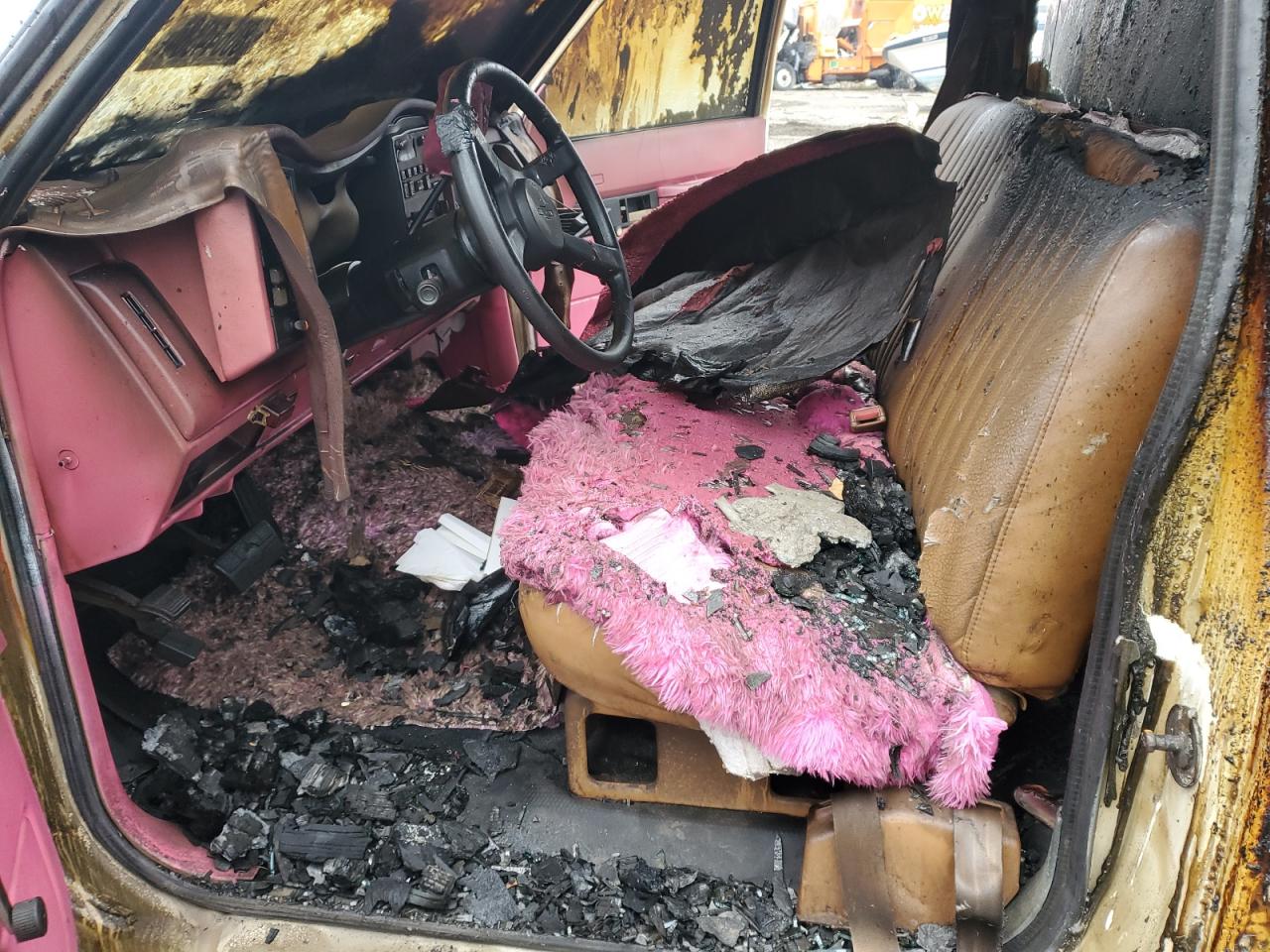 1990 Chevrolet GMT-400 - Image 7