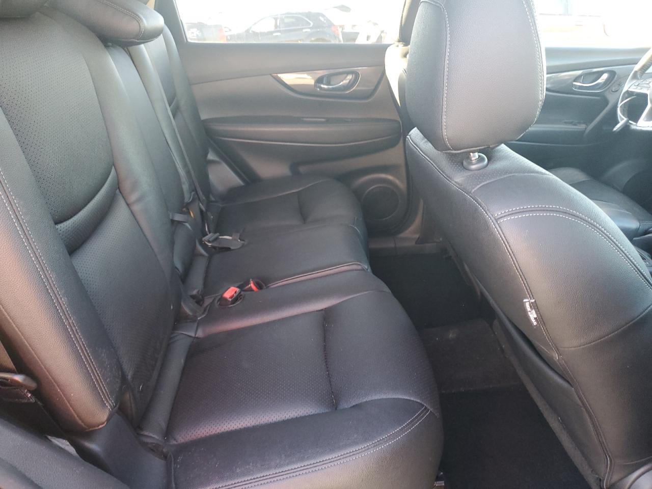 2018 Nissan Rogue - Image 11