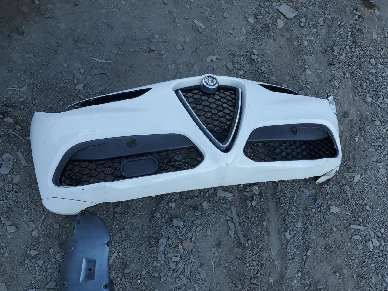 2020 Alfa Romeo Stelvio - Image 13