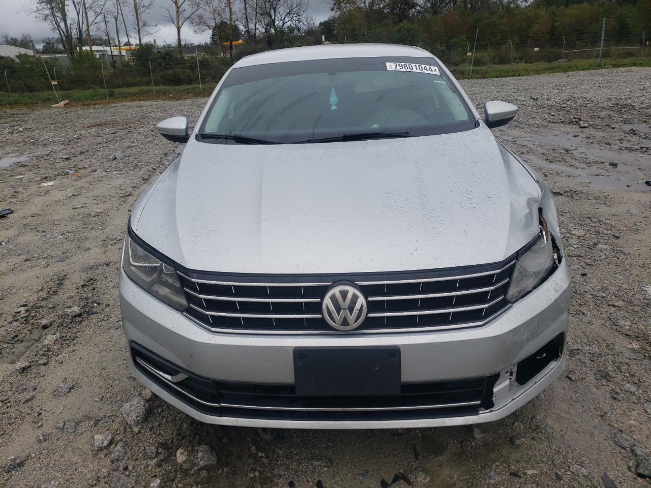 2017 Volkswagen Passat - Image 5
