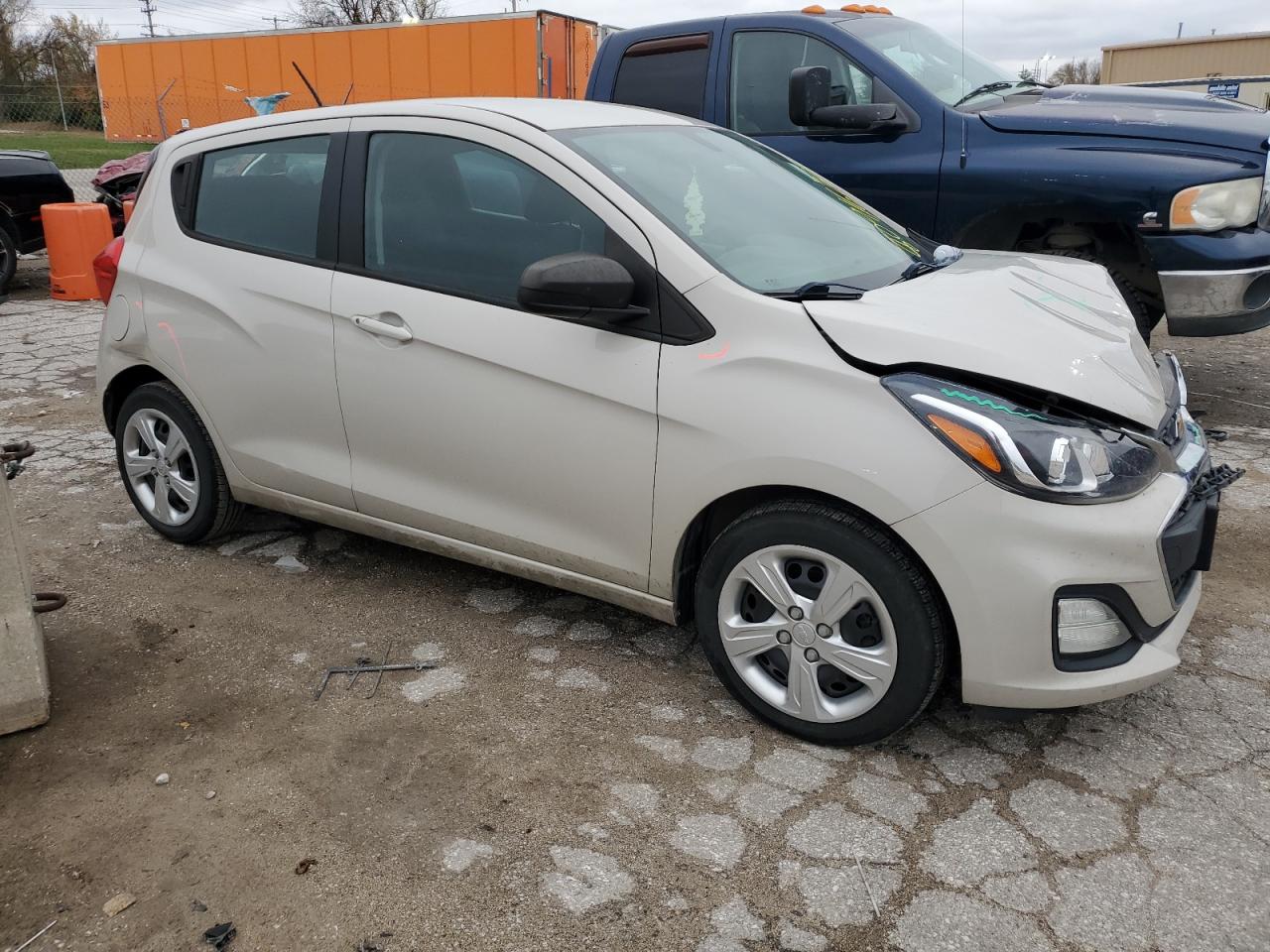 VIN KL8CB6SA6KC702950 2019 CHEVROLET SPARK no.4