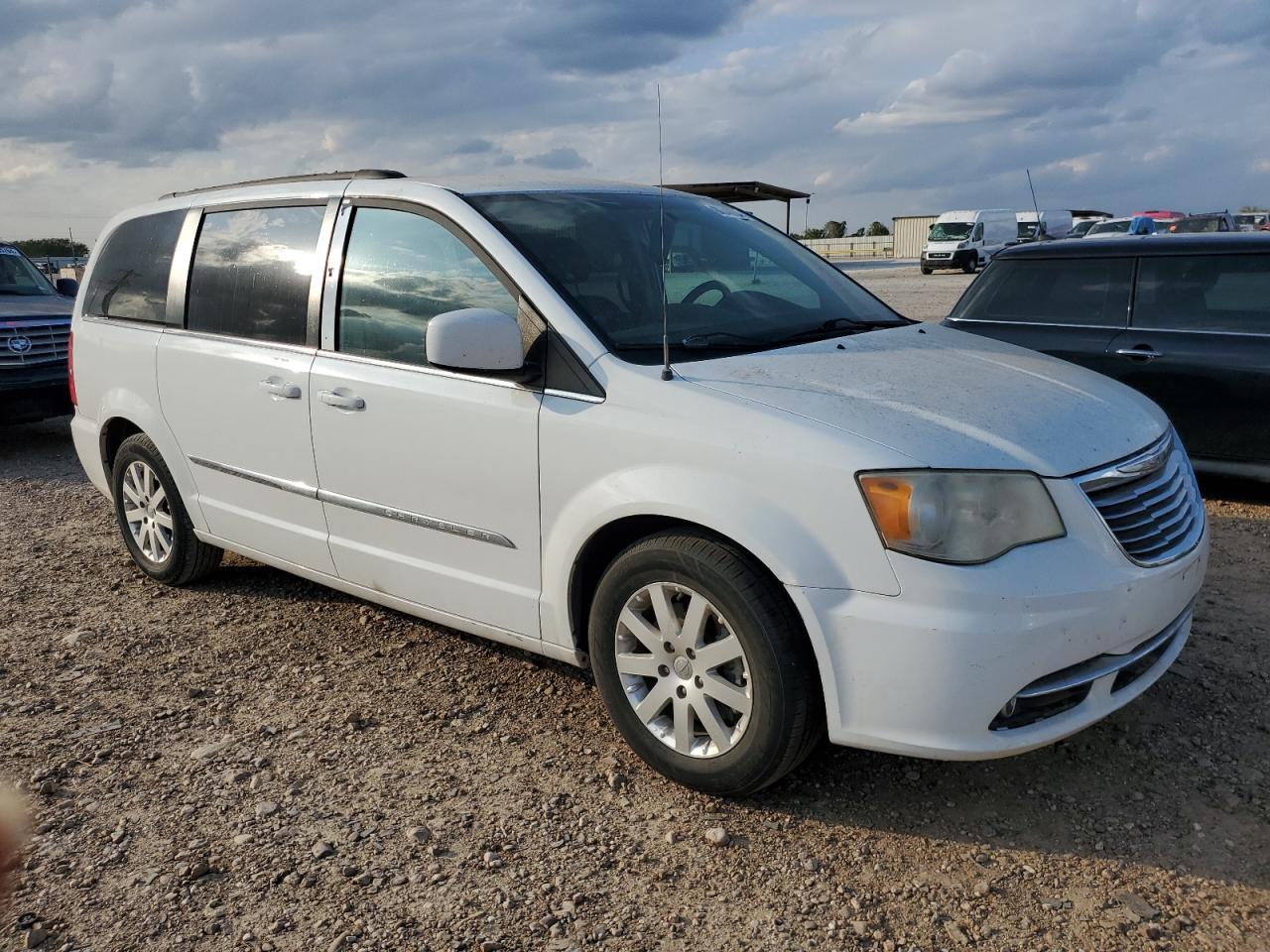 2014 Chrysler Town & Country - Image 4