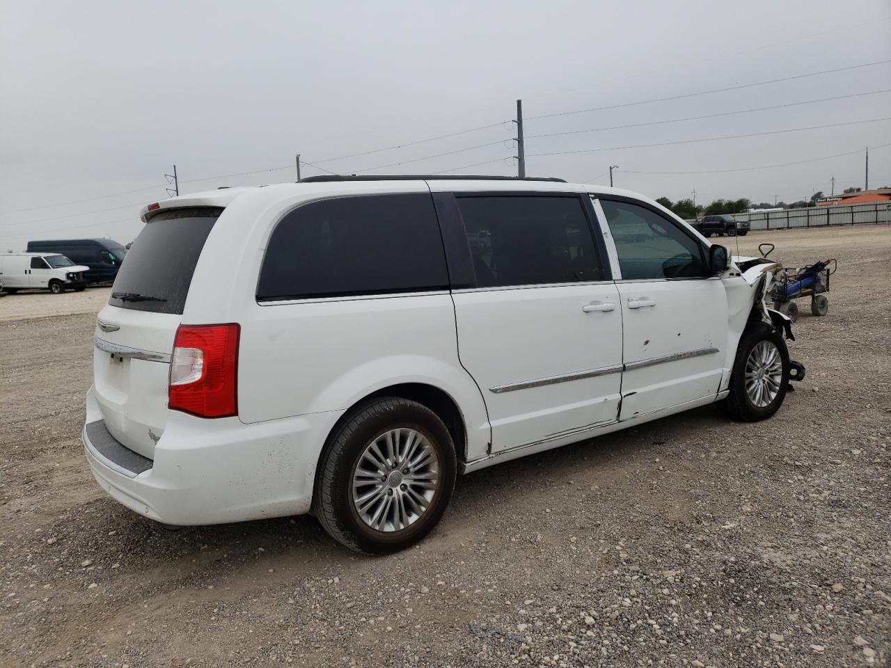 2015 Chrysler Town & Country - Image 3