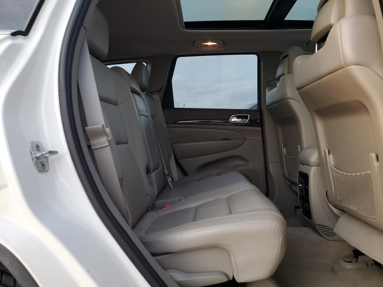 2012 Jeep Grand Cherokee - Image 11