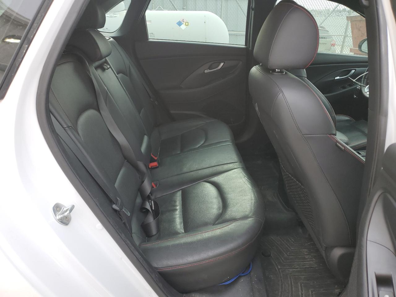 2018 Hyundai Elantra - Image 10