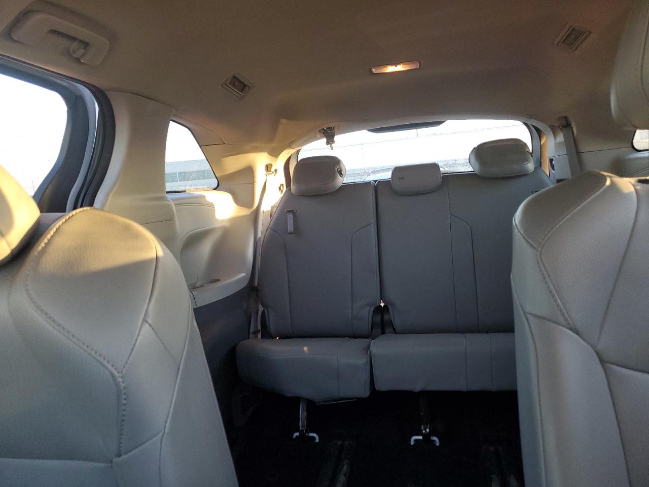 2021 Toyota Sienna - Image 10