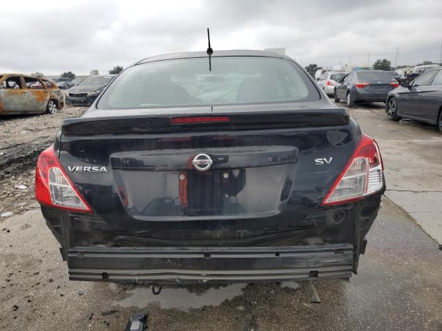  NISSAN VERSA 2018 Czarny