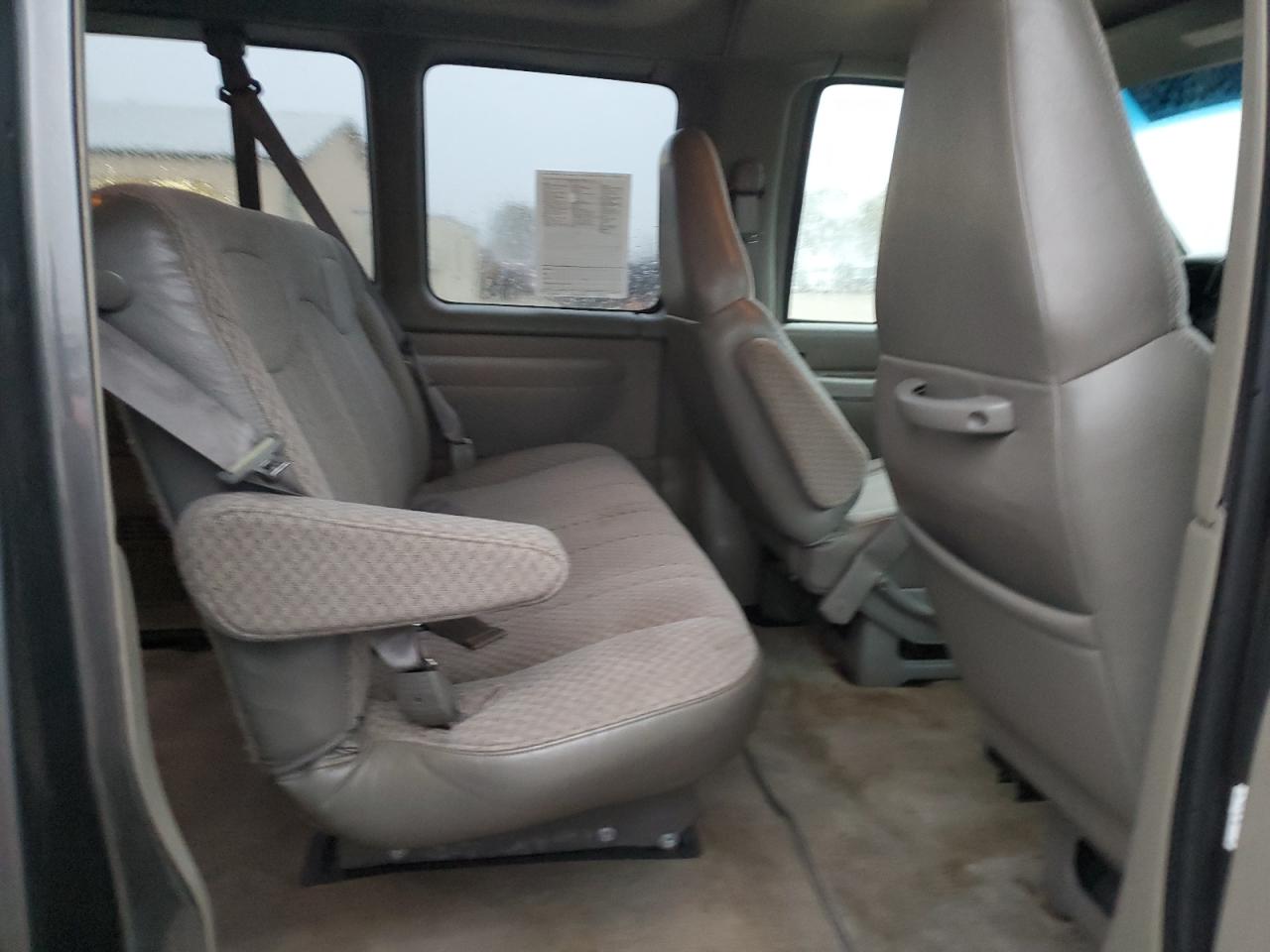 2000 Chevrolet Express G1500 VIN: 1GNFG15W0Y1233141 Lot: 80945354