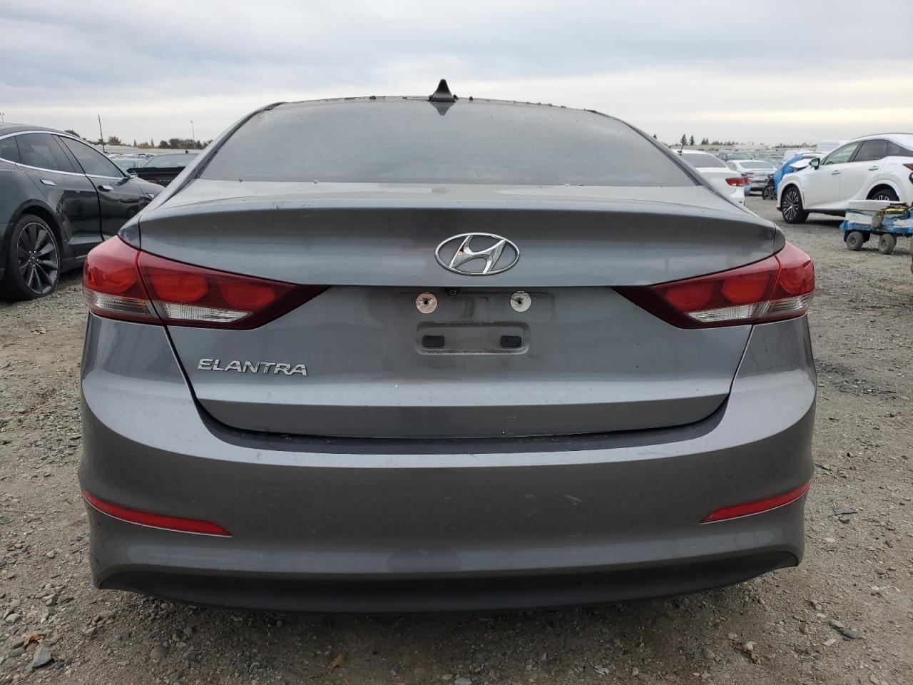 2018 Hyundai Elantra - Image 6