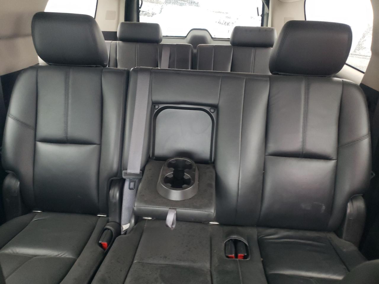2012 Chevrolet Suburban - Image 10