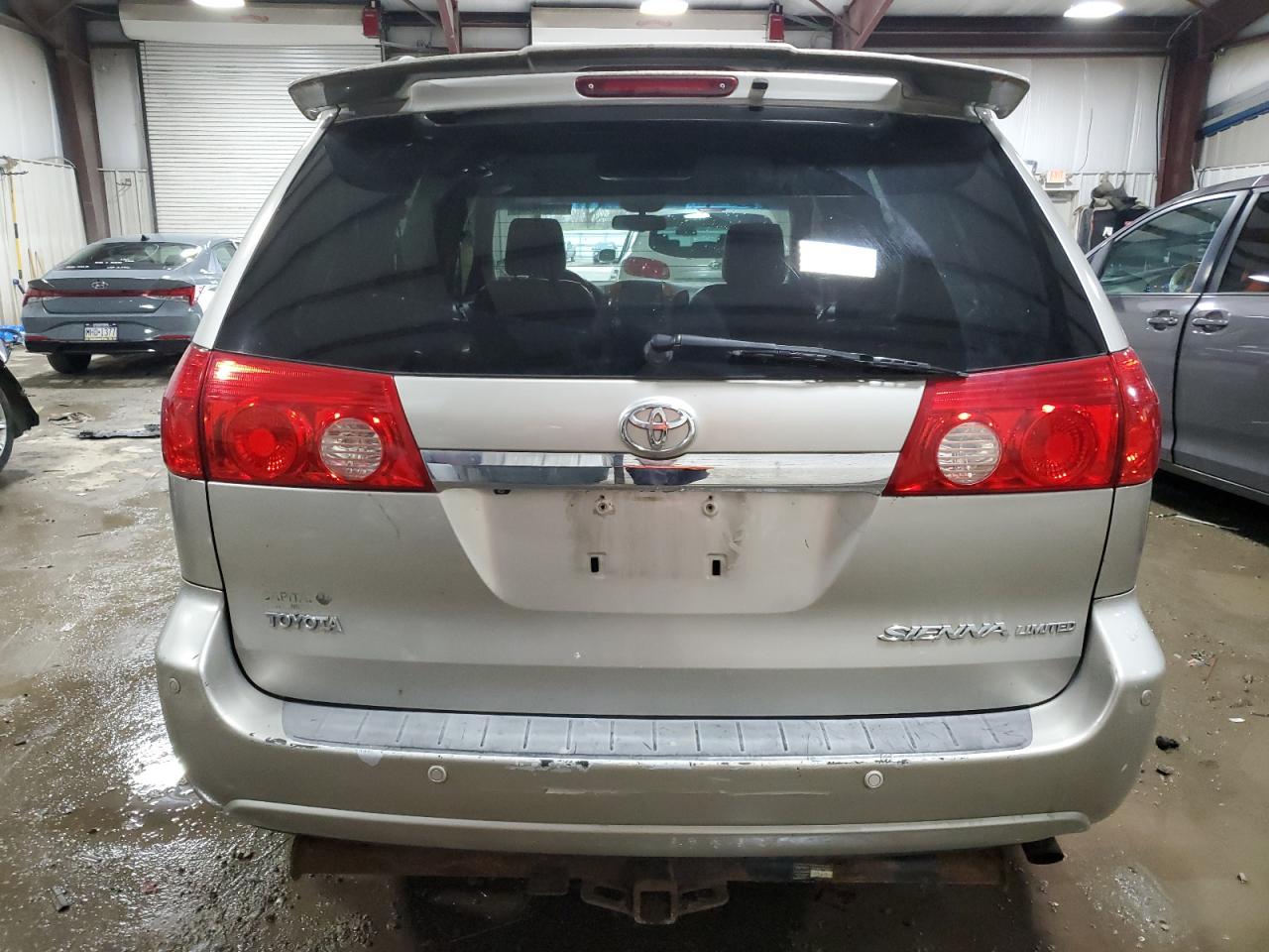 2010 Toyota Sienna - Image 6