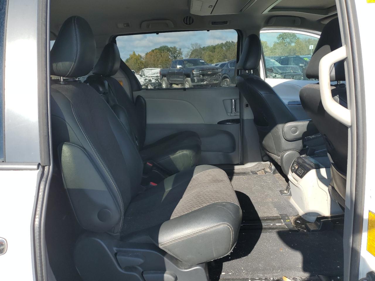 2014 Toyota Sienna - Image 11
