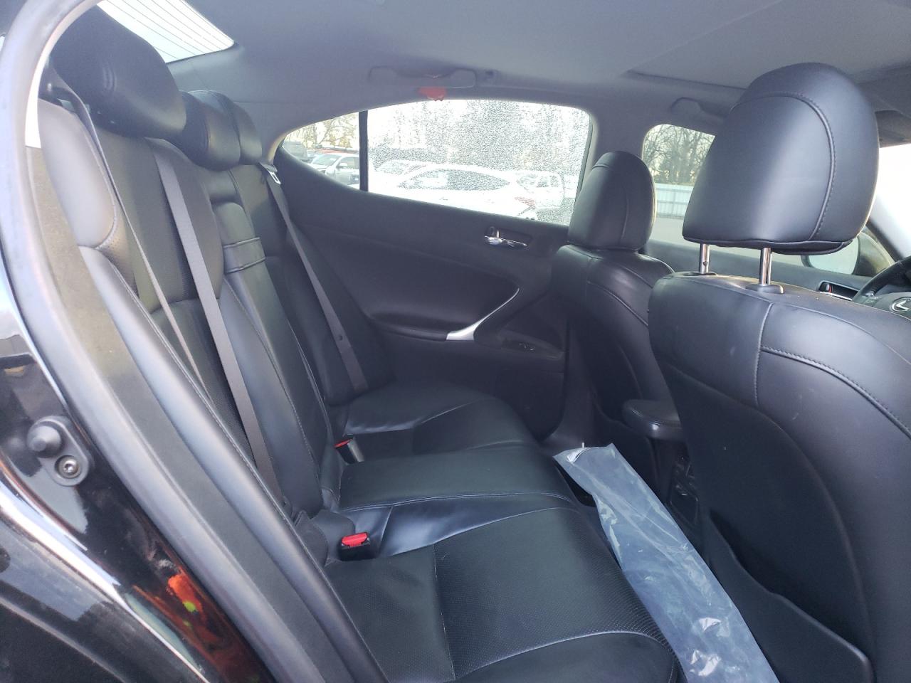 2006 Lexus IS - Image 10