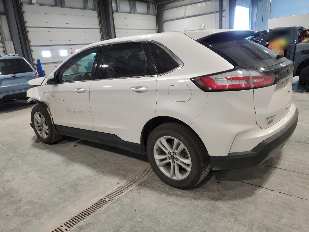 2019 Ford Edge - Image 2