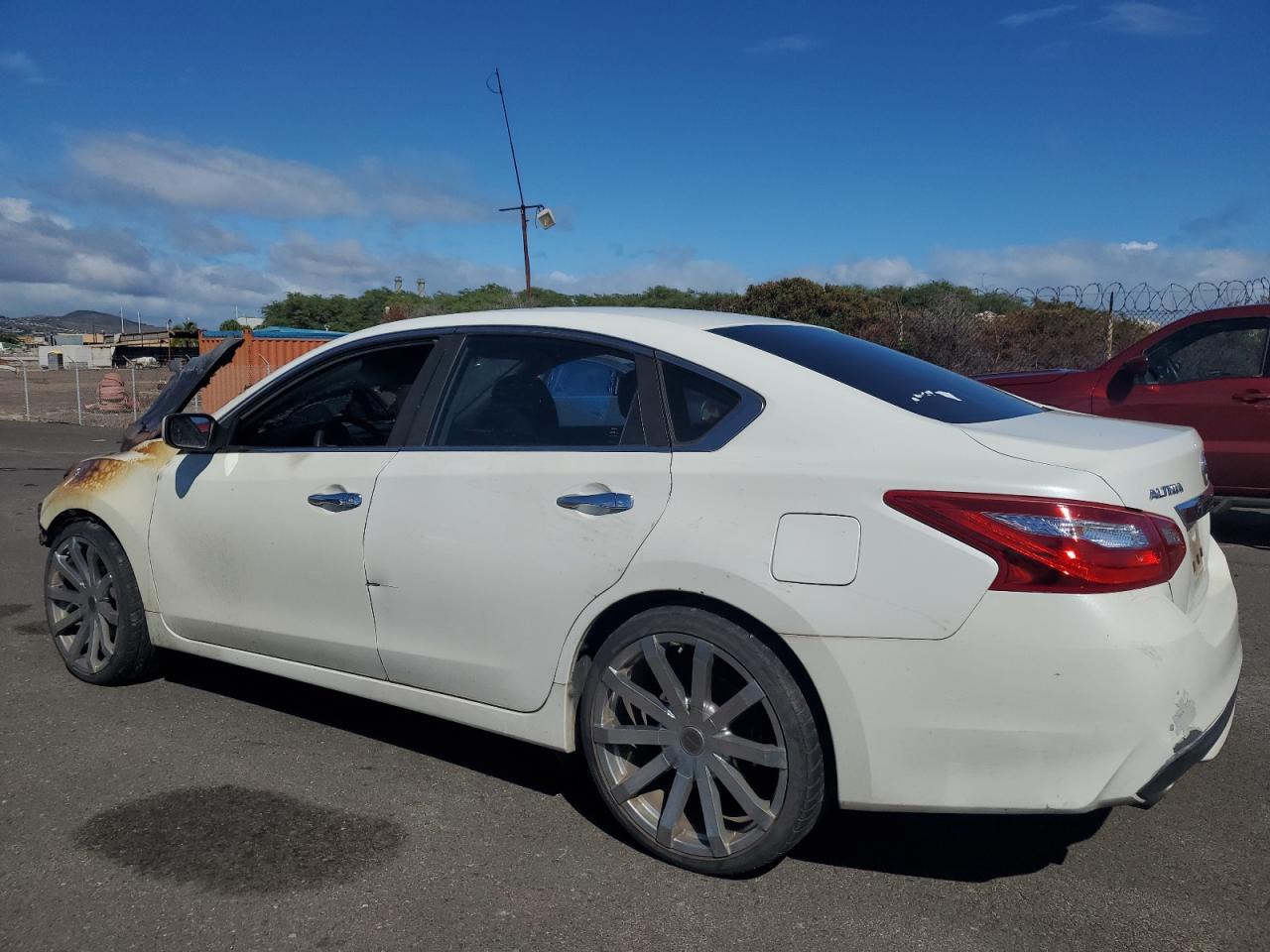 2016 Nissan Altima - Image 2
