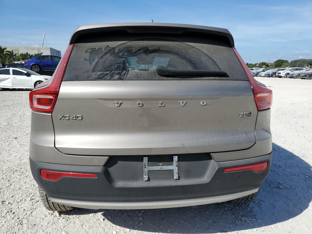 2022 Volvo XC40 - Image 6