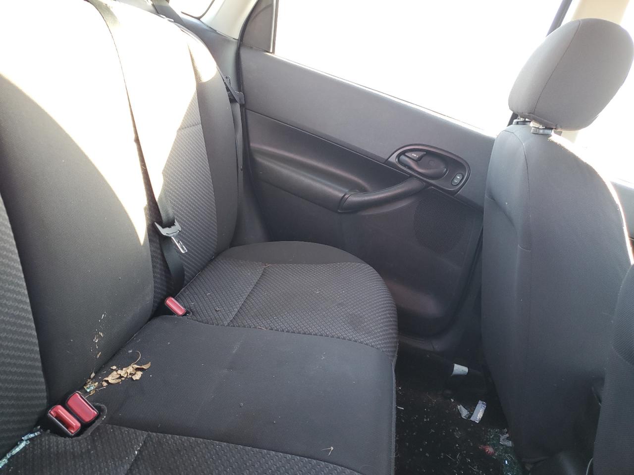 2005 Ford Focus - Image 10