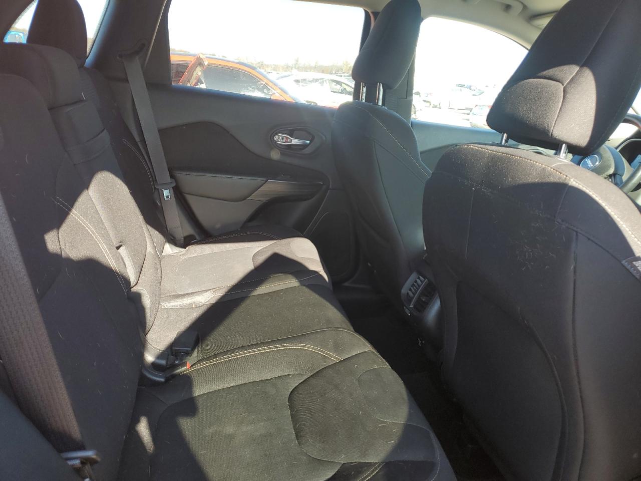 2015 Jeep Grand Cherokee - Image 11