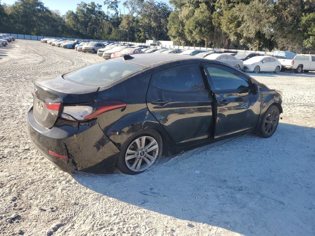2016 Hyundai Elantra - Image 3