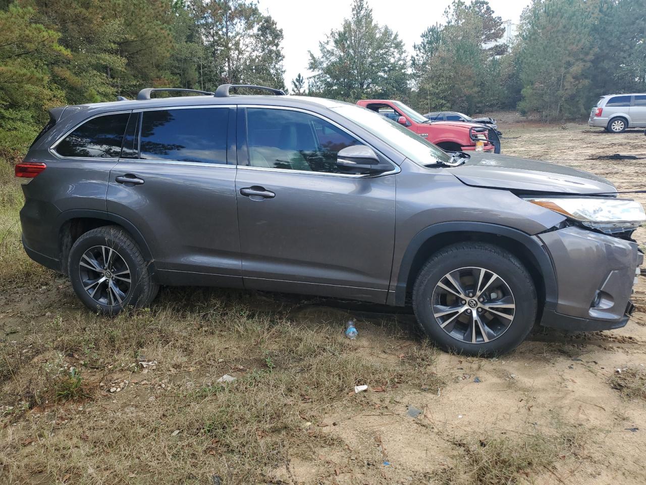 2017 Toyota Highlander - Image 4