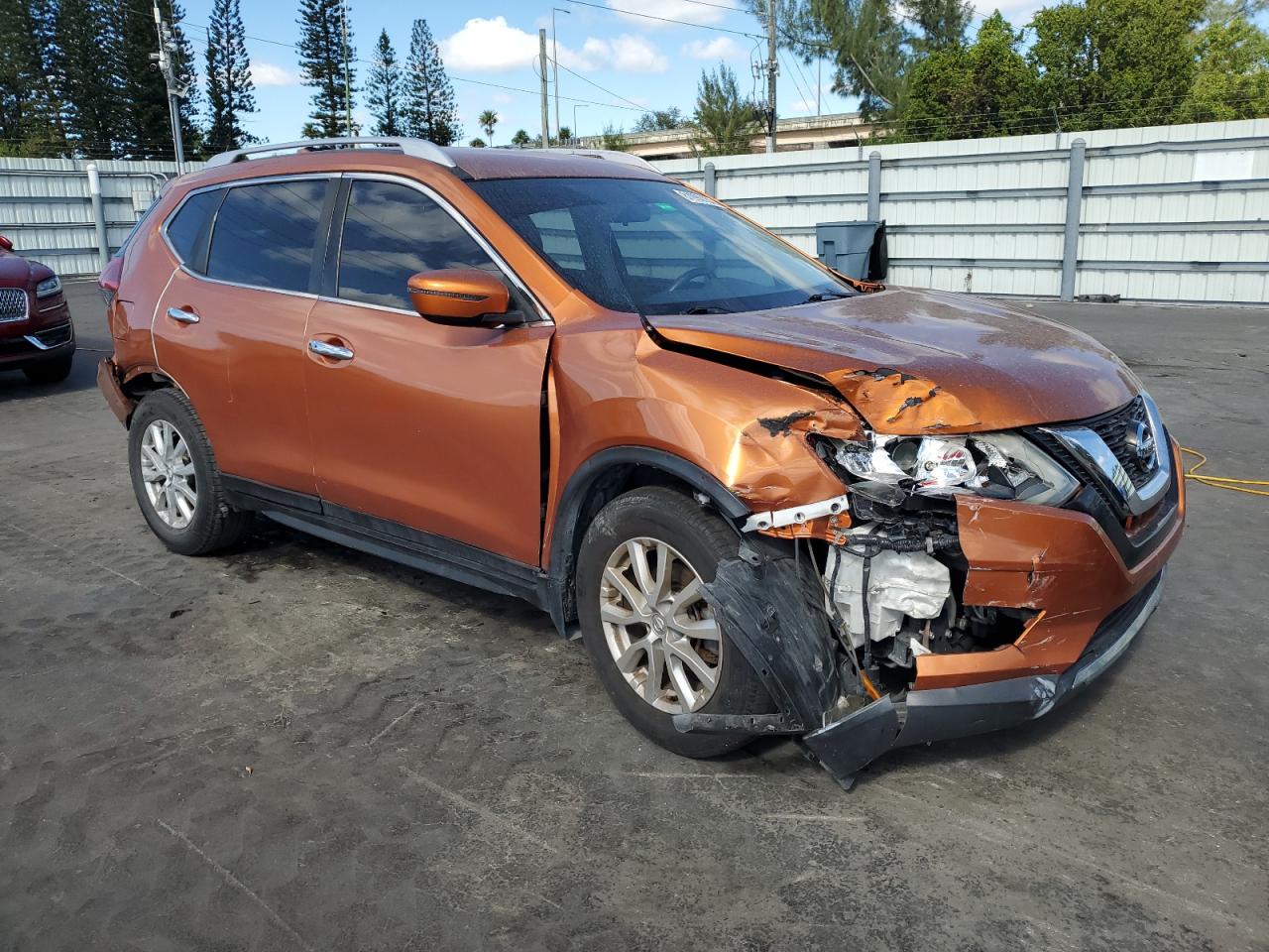 2017 Nissan Rogue - Image 4