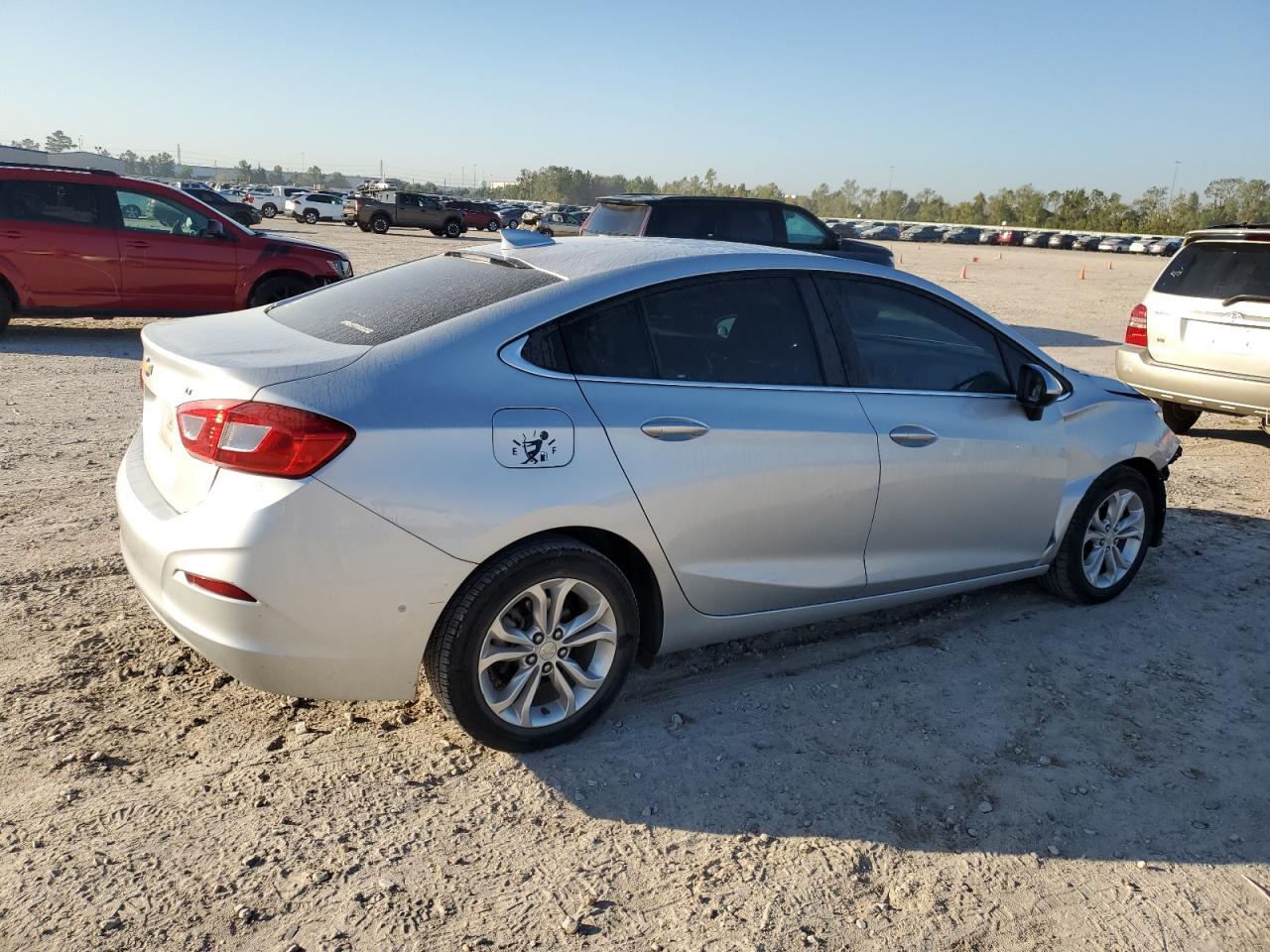 2019 Chevrolet Cruze - Image 3