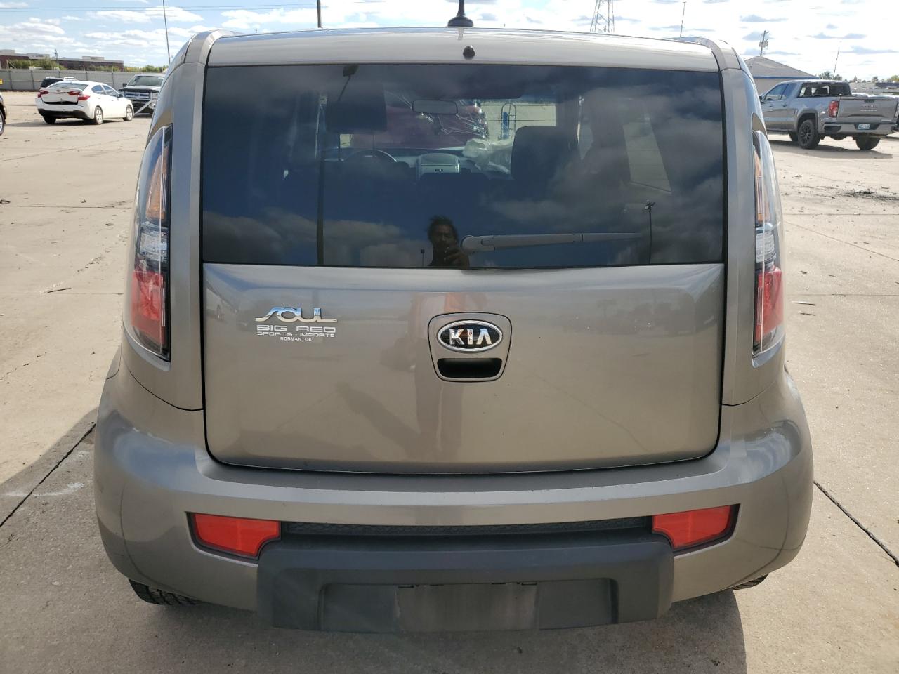 2010 Kia Soul + VIN: KNDJT2A25A7175666 Lot: 79213314