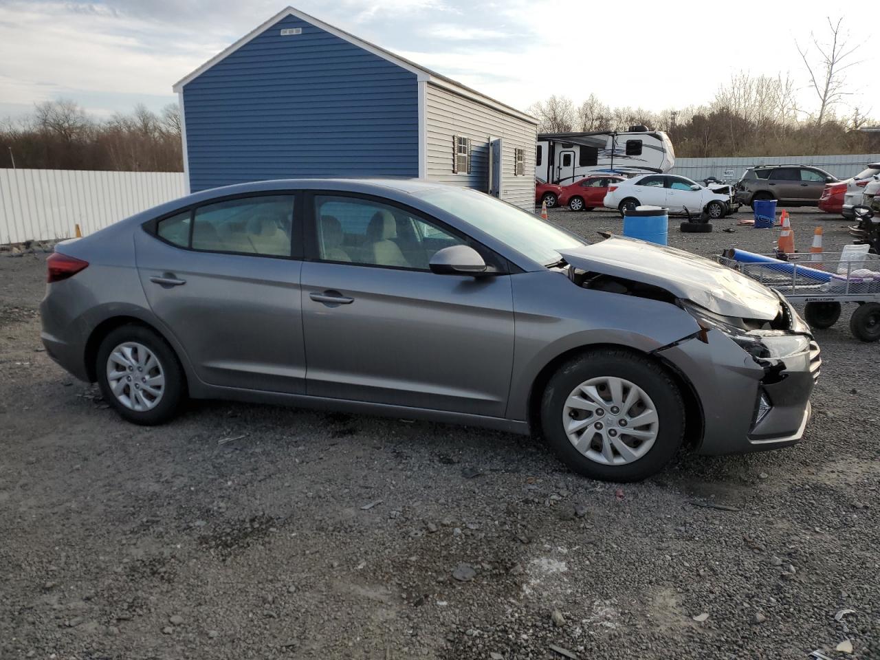 2019 Hyundai Elantra - Image 4