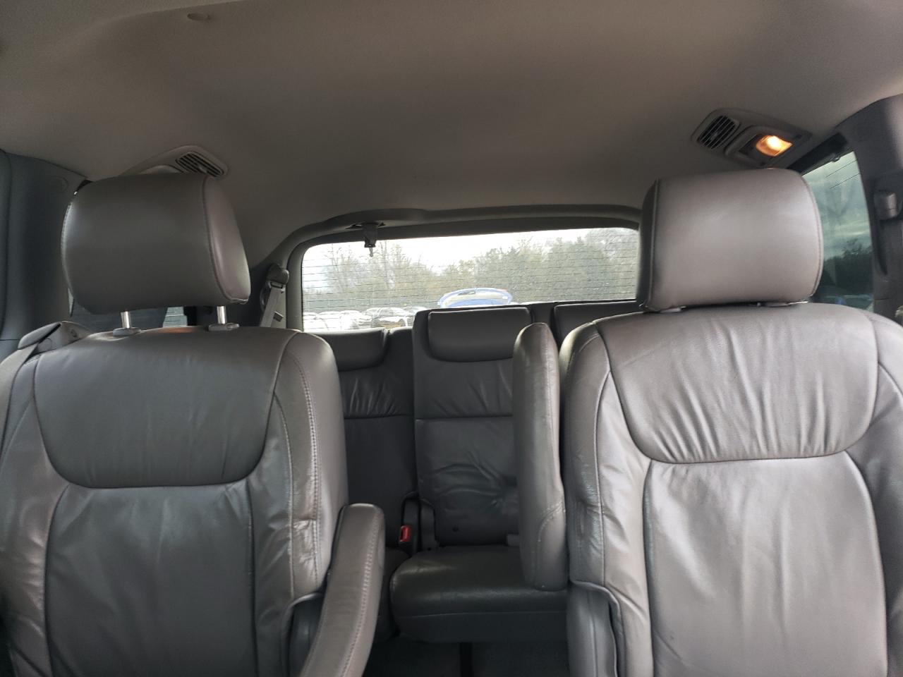 2007 Toyota Sienna - Image 10