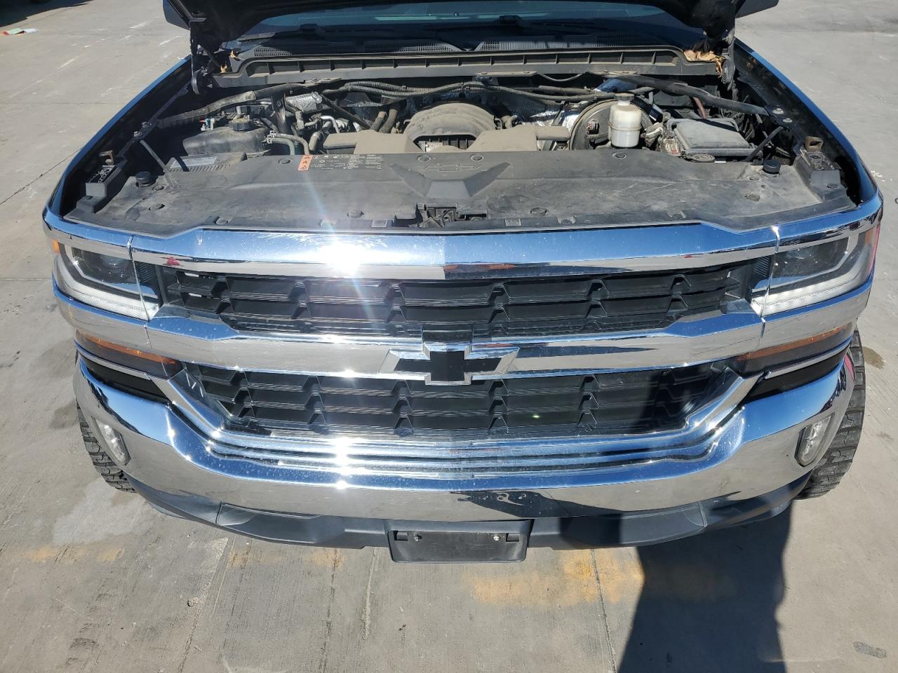 2017 Chevrolet Silverado - Image 11