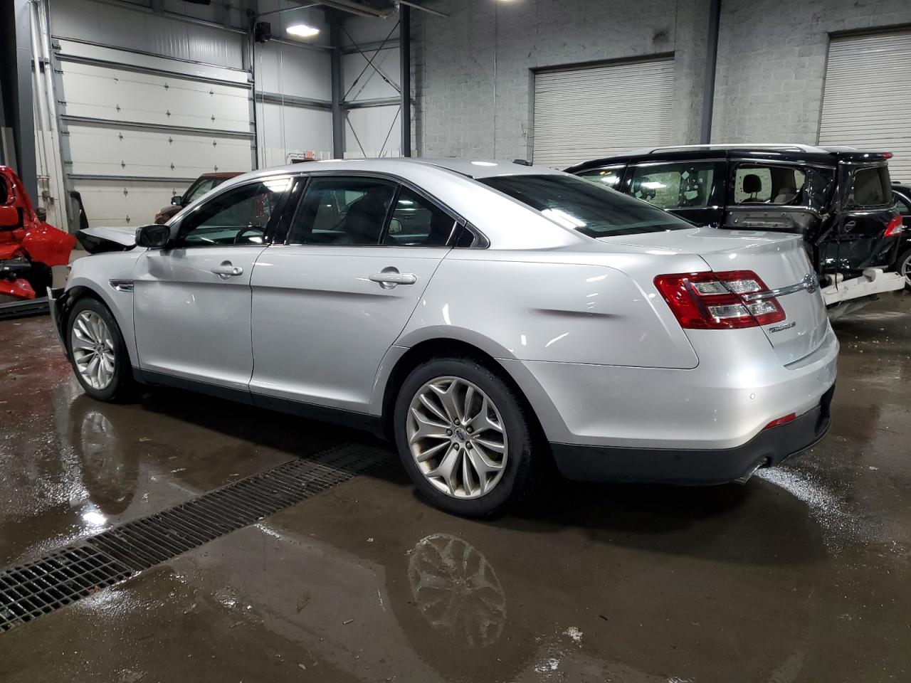 2018 Ford Taurus - Image 2
