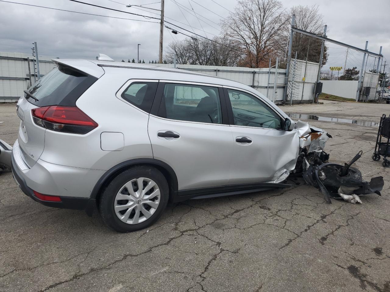2018 Nissan Rogue - Image 3