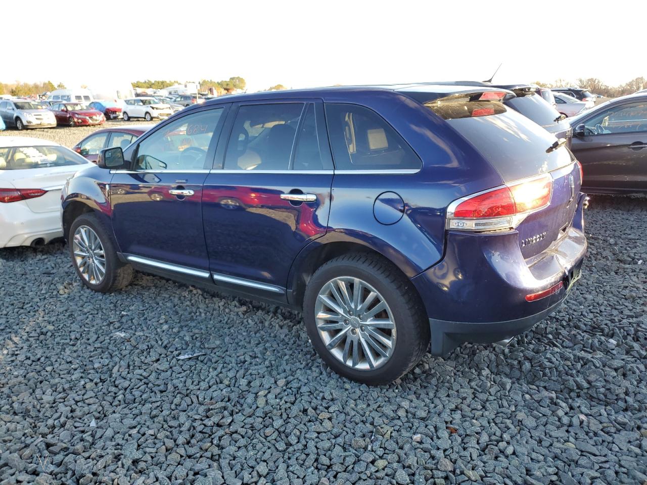 2011 Lincoln MKX - Image 2