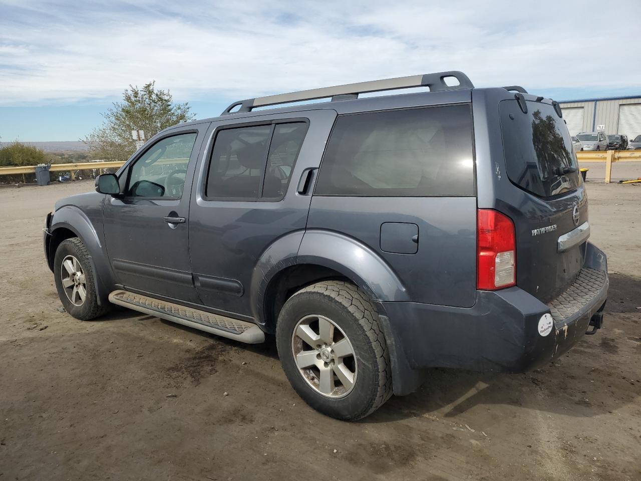 2012 Nissan Pathfinder - Image 2