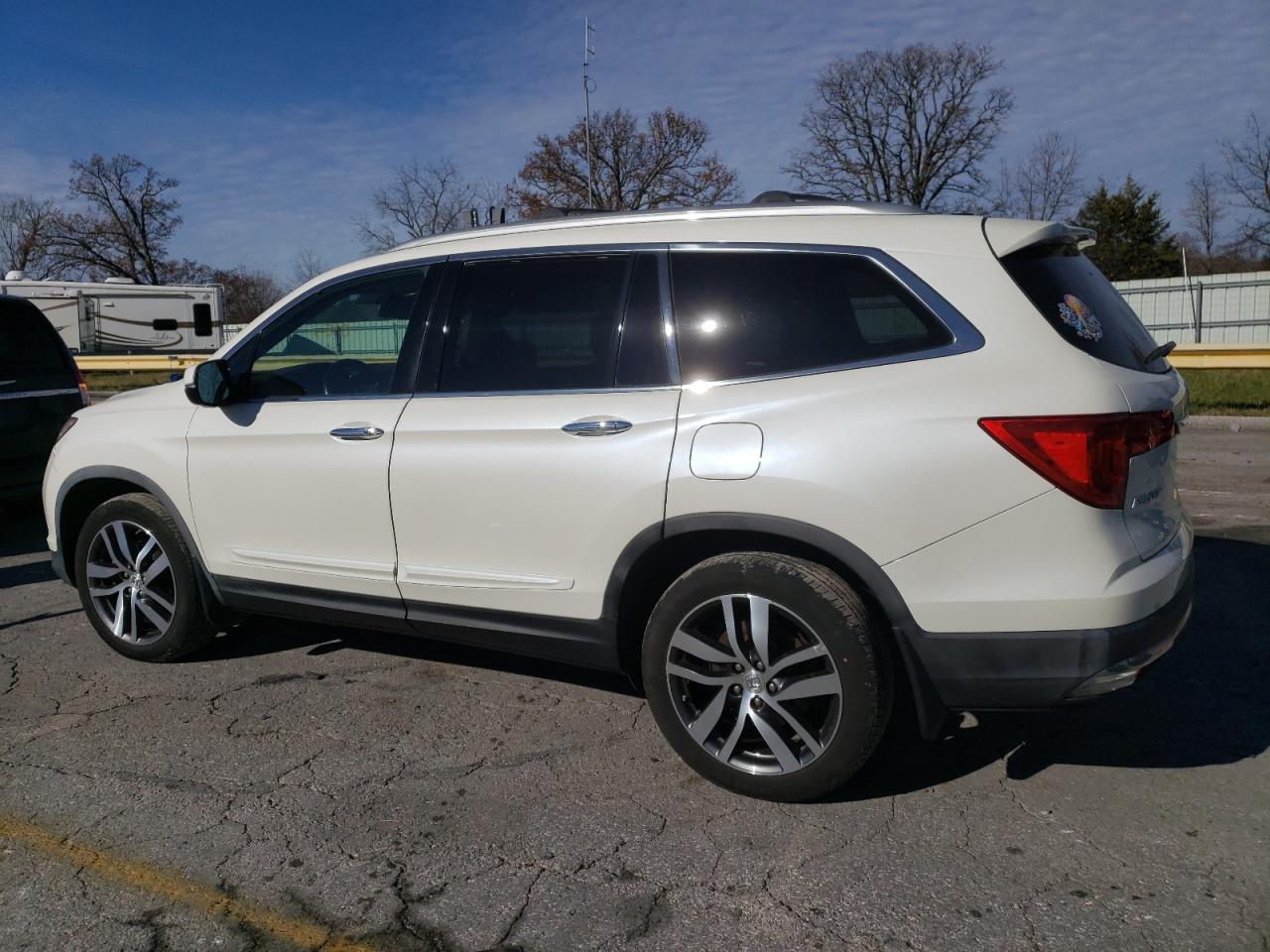 2016 Honda Pilot - Image 2