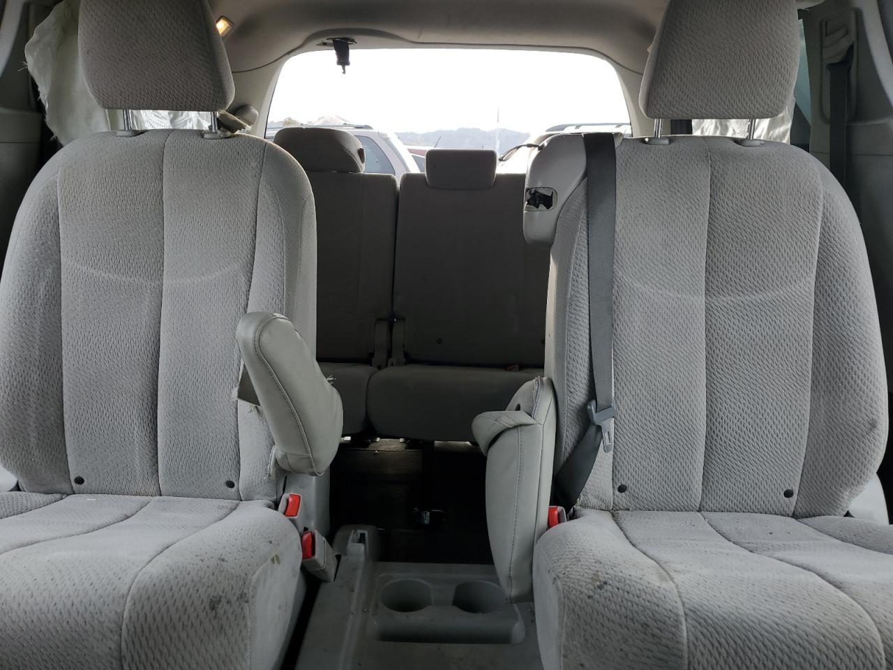 2014 Toyota Sienna - Image 10