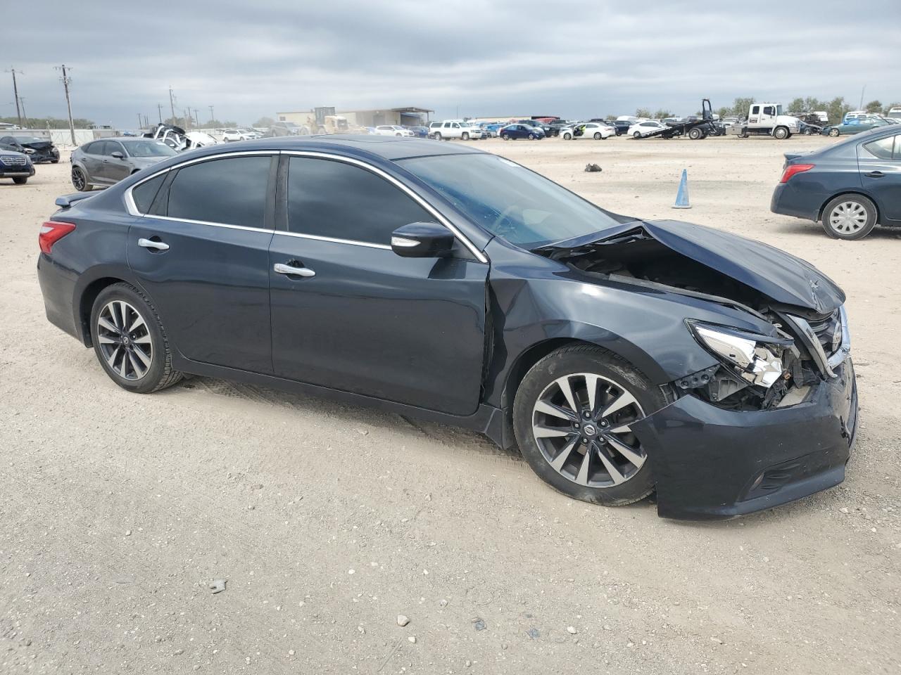 2016 Nissan Altima - Image 4